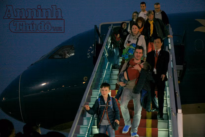 Đón vị khách quốc tế đầu tiên "xông đất" Thủ đô Hà Nội ảnh 3