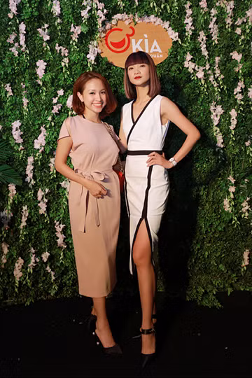 Ngọc Trinh mừng "bà trùm chân dài" Hạ Vy lên chức ảnh 8