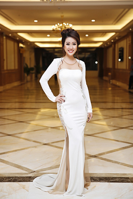 MC Kim Trang lưng trần gợi cảm dự sự kiện ảnh 3