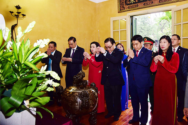 Lãnh đạo TP Hà Nội dâng hương tưởng niệm các vị liệt tổ, liệt tông và Chủ tịch Hồ Chí Minh ảnh 3