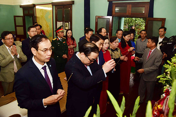 Lãnh đạo TP Hà Nội dâng hương tưởng niệm các vị liệt tổ, liệt tông và Chủ tịch Hồ Chí Minh ảnh 2