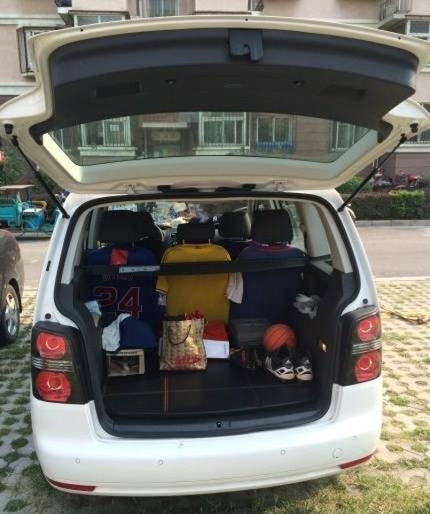 Phẫn nộ con trai bắt mẹ nằm cốp xe, nhường ghế sau cho cháu ngủ ảnh 3