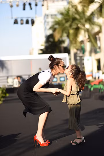 Bảo Anh xinh đẹp đọ dáng cùng mẫu nhí 5 tuổi ảnh 9