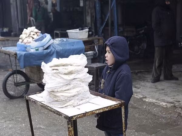 Người dân Syria khốn cùng trong đói khát, chết chóc, thời tiết khắc nghiệt ảnh 2