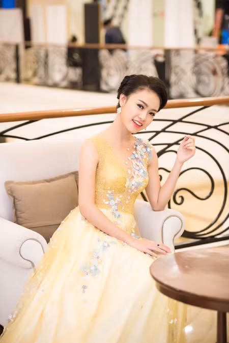 "Cô gái vàng" Hoa hậu Việt Nam ngày càng "lột xác" quyến rũ ảnh 6