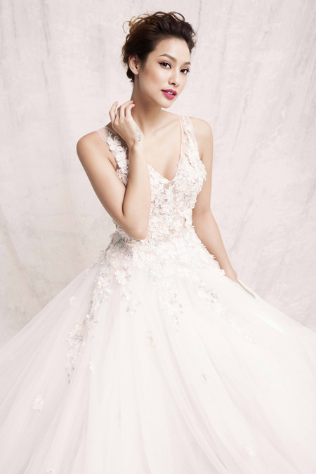 Lilly Nguyễn hoá thân "công chúa tuyết" khoe vẻ đẹp gợi cảm ảnh 7 Lilly Nguyễn hoá thân "công chúa tuyết" khoe vẻ đẹp gợi cảm ảnh 7