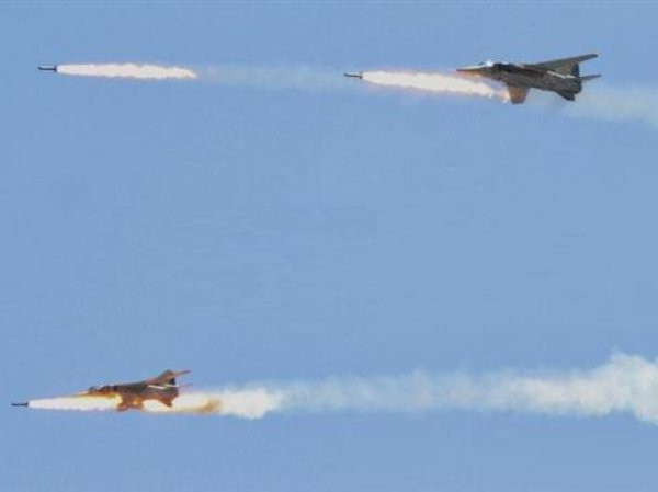 Không lực Syria dội bom các vị trí của IS ở sa mạc Badiya ảnh 1