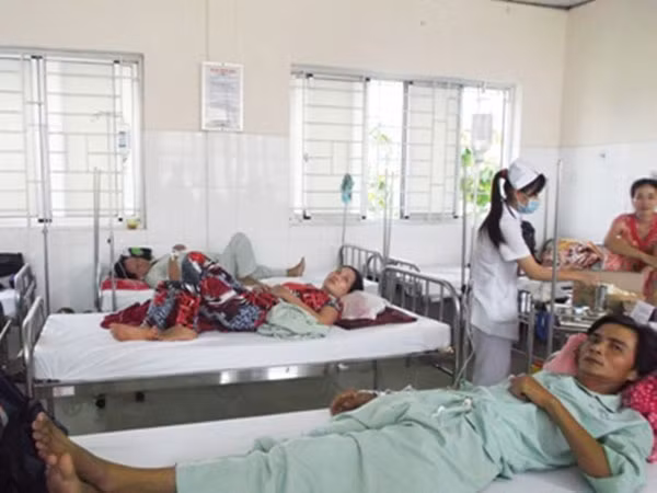 Vi khuẩn độc hại salmonella tấn công, hàng loạt người ăn bánh phải nhập viện ảnh 1