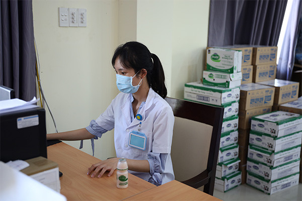 Vinamilk đồng hành tiếp sức cho đội ngũ cán bộ y tế tuyến đầu chống dịch Covid-19 ảnh 6