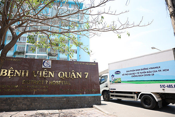 Vinamilk đồng hành tiếp sức cho đội ngũ cán bộ y tế tuyến đầu chống dịch Covid-19 ảnh 4