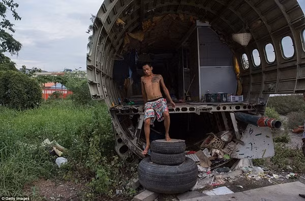 Khám phá cuộc sống bên trong khu "nghĩa địa máy bay" bỏ hoang giữa thủ đô Bangkok ảnh 20