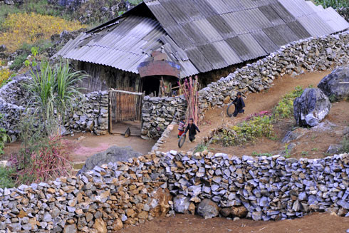 Vẻ đẹp tiềm ẩn trên những cung đường tình yêu cao nguyên đá Hà Giang ảnh 2