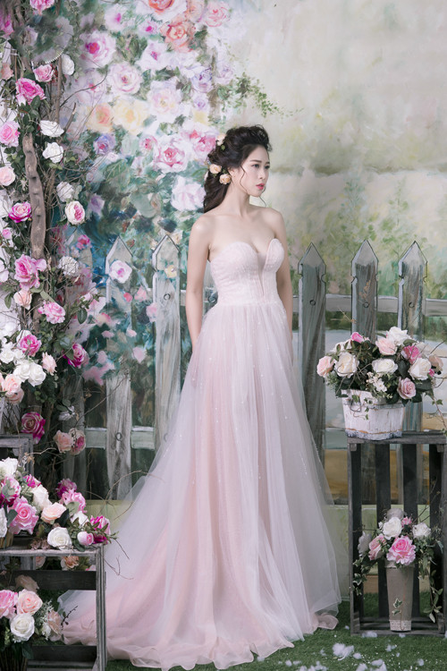 Ngắm vẻ gợi cảm của diễn viên, người mẫu Trần Cẩm Nhung ảnh 1 Ngắm vẻ gợi cảm của diễn viên, người mẫu Trần Cẩm Nhung ảnh 1