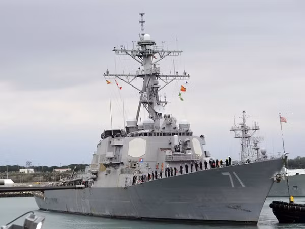 Hạm đội Biển Đen Nga đang theo sát hoạt động của tàu khu trục USS Ross Mỹ ảnh 1