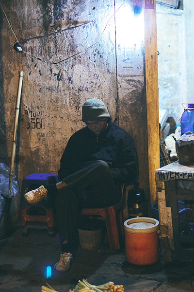 Giấc ngủ chập chờn của các tiểu thương ở chợ đầu mối Long Biên ảnh 7 Giấc ngủ chập chờn của các tiểu thương ở chợ đầu mối Long Biên ảnh 7