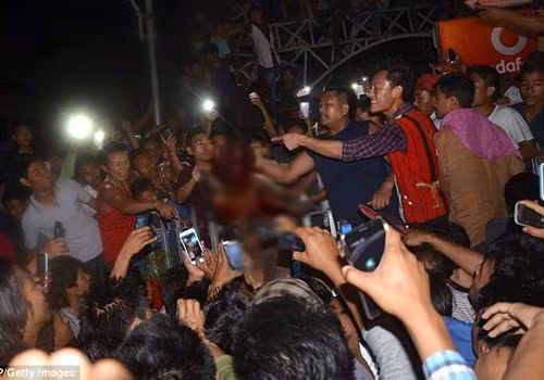 Ấn Độ: Bắt giữ 21 người vì đánh chết nghi phạm hiếp dâm ảnh 1