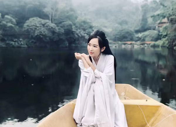 Lan của Những cô gái trong thành phố ra mắt MV, đánh dấu sự lấn sân sang lĩnh vực âm nhạc? ảnh 2