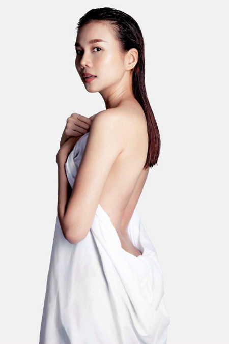 Phá bỏ mọi giới hạn, Thanh Hằng gây sốt khi nóng bỏng khoe vòng 1 ảnh 3 Phá bỏ mọi giới hạn, Thanh Hằng gây sốt khi nóng bỏng khoe vòng 1 ảnh 3