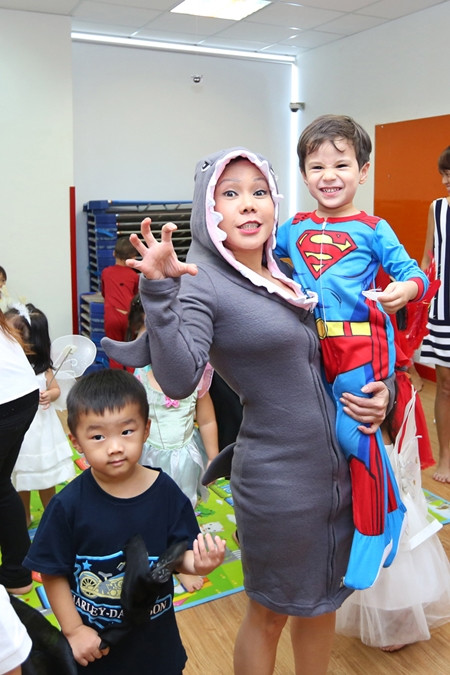 Việt Hương khoe ảnh con gái vui Halloween ở Mỹ ảnh 5 Việt Hương khoe ảnh con gái vui Halloween ở Mỹ ảnh 5