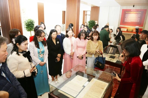 Trưng bày bản gốc châu bản triều Nguyễn có bút phê của nhà vua