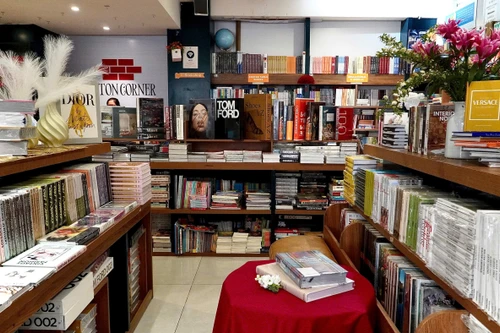 Ra mắt không gian sách ngoại văn tuyển chọn - Boston corner