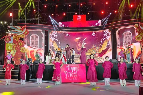 Khai mạc chương trình "Happy Tết 2026 - Tết là hạnh phúc" tại Hoàng thành Thăng Long