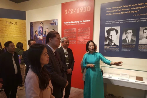 Khai mạc trưng bày "Mùa Xuân - Khởi nguồn thắng lợi"