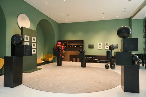 "Hai người bạn" - Cuộc song hành của hội họa và điêu khắc trong sự thấu hiểu