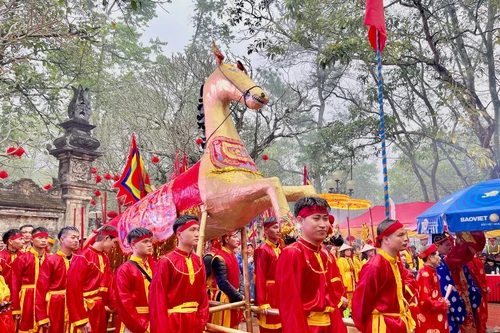 Hàng nghìn người dự khai Hội Gióng đền Sóc năm 2026