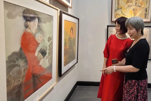 "Phụ nữ yêu và vẽ" quy tụ 120 tác giả nữ tài năng