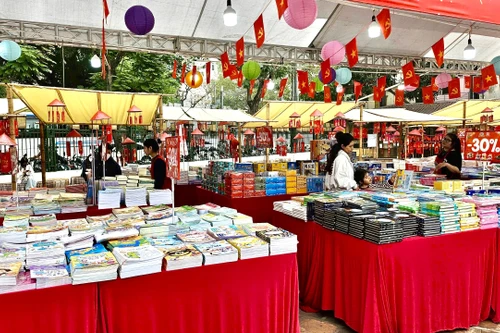 Đa dạng hoạt động trải nghiệm, vui chơi cho trẻ tại Hội sách Chào Xuân 2026