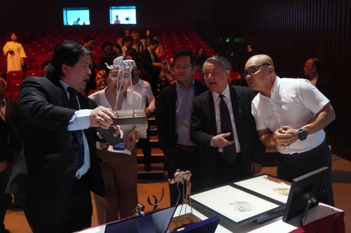 Mua vé xem xiếc sẽ tiện lợi như mua vé máy bay