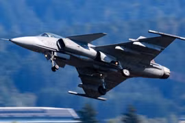 Bộ trưởng Quốc phòng và Ngoại trưởng Peru từ chức vì bất đồng về việc mua máy bay chiến đấu Mỹ