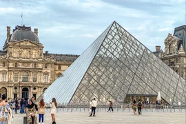 Giám đốc bảo tàng Louvre từ chức sau vụ "trộm cắp thế kỷ"