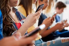 Hy Lạp cấm trẻ em dưới 15 tuổi sử dụng mạng xã hội