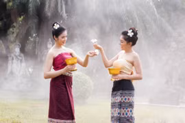 Lào rộn ràng đón Tết cổ truyền Bunpimay