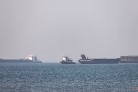 Tàu do Hàn Quốc điều hành bị cháy nổ ở eo biển Hormuz