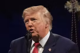 Tổng thống Trump lại gây 'bão" khi đăng ảnh chế vợ chồng ông Obama