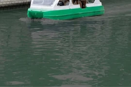 Bangkok dùng taxi thuyền để giảm tắc đường và ô nhiễm môi trường