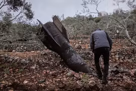 Tình báo Mỹ: Một nửa số bệ phóng tên lửa của Iran vẫn còn nguyên vẹn