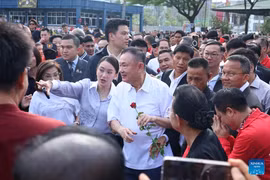 Cựu Thủ tướng Thái Lan Thaksin được ra tù sớm