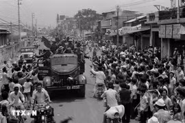 51 năm thống nhất đất nước: Đảng ta muôn vạn tấm lòng, niềm tin