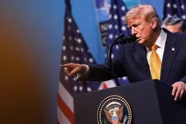 Ông Trump đe dọa hủy diệt Iran nếu bị ám sát