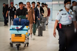 20 thủy thủ Thái Lan về nước sau vụ tàu bị tấn công ở eo biển Hormuz