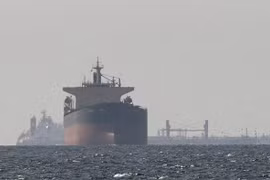 Iran yêu cầu tàu thuyền qua eo biển Hormuz trong thời gian ngừng bắn phải trả phí