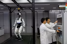 Lý do Mỹ cấm nhập khẩu robot hình người sản xuất ở nước ngoài