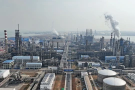 Bloomberg: Trung Quốc tạm ngừng xuất khẩu xăng dầu