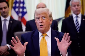 Tổng thống Trump đe dọa 'tiêu diệt' Iran sau các cuộc tấn công liên tiếp