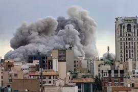 Mỹ kêu gọi công dân rời Iran ngay khi Tehran mở lại không phận