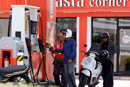 Campuchia giảm thuế xăng dầu về 0% để ổn định giá bán lẻ
